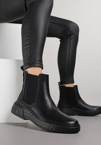 Чорні Черевики