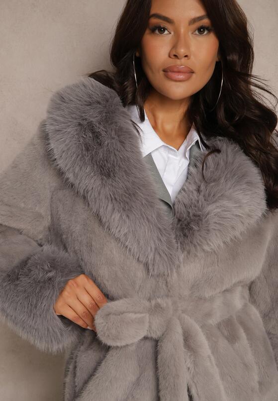 Сіре Пальто 5