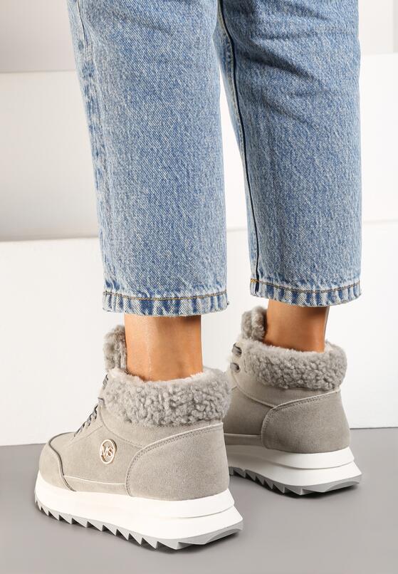 Сірі Снікерси 3