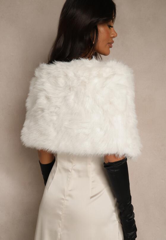 Біле Пончо 3