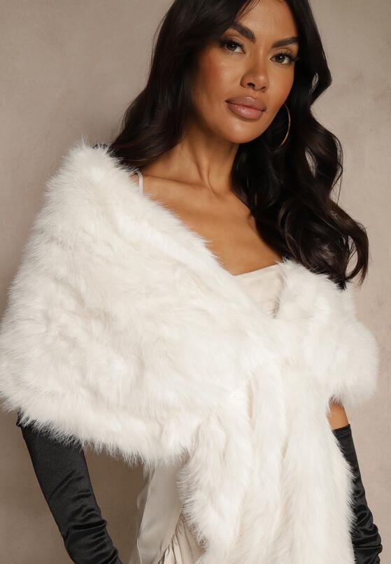 Біле Пончо 5