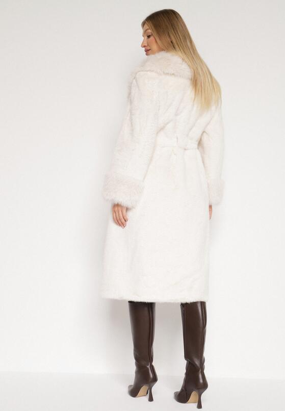 Біле Пальто 3
