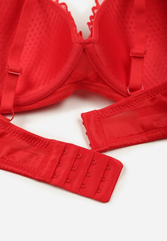 Червоний Бюстгальтер 2