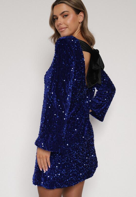 Блакитна Сукня 1