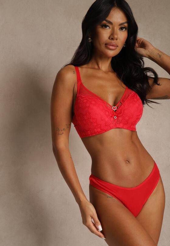 Червоний Бюстгальтер 2