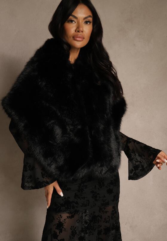 Чорне Пончо 1