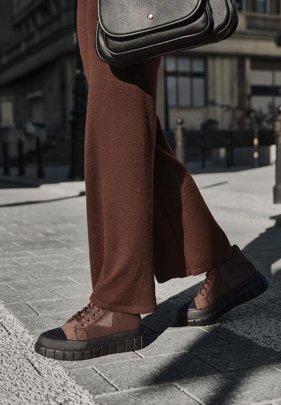 Коричневі Черевики 2