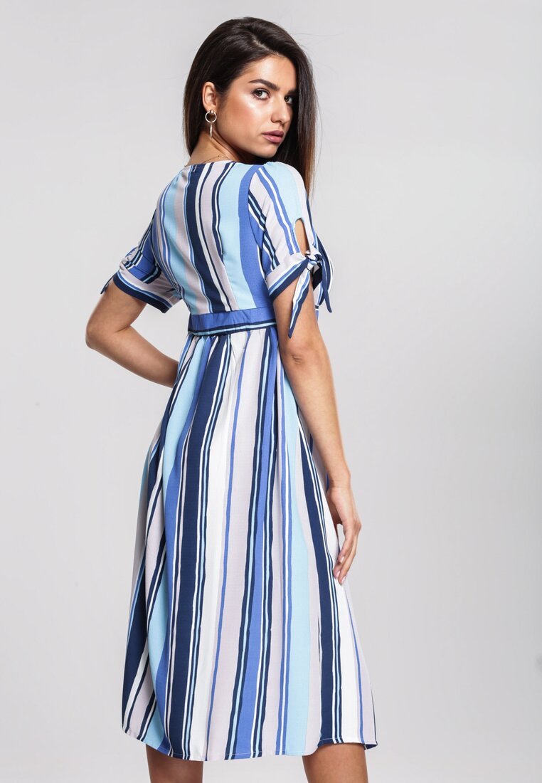 Блакитна Сукня