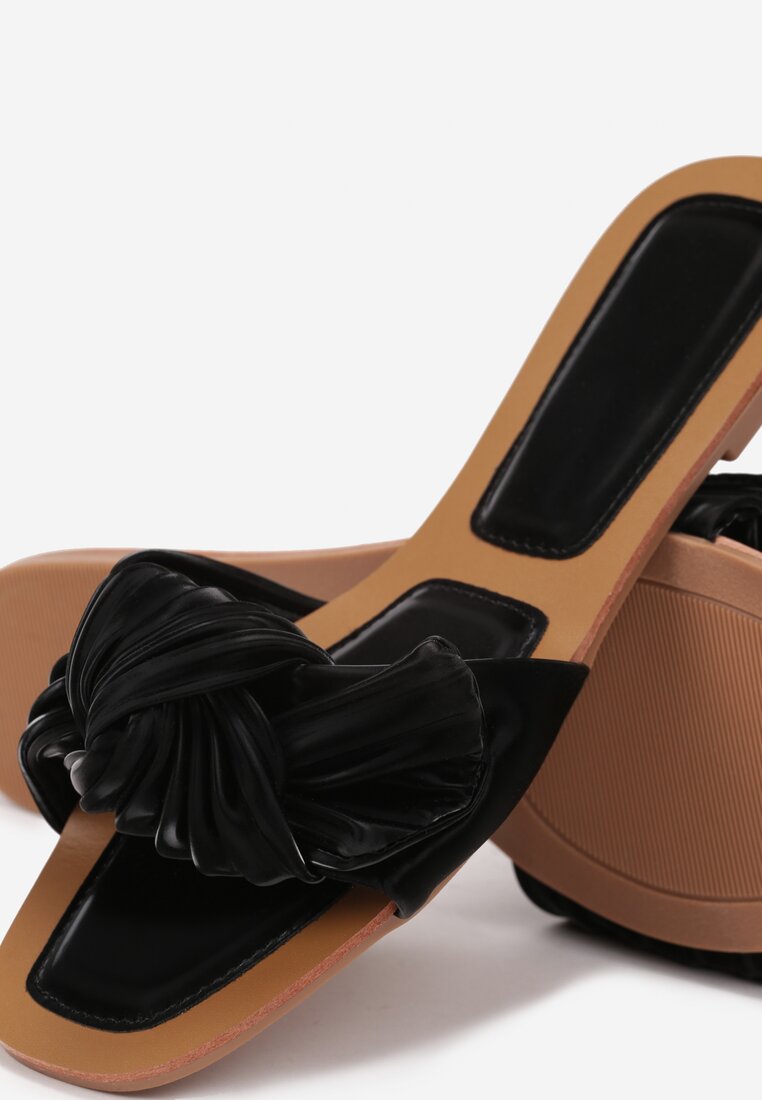 Чорні Шльопанці