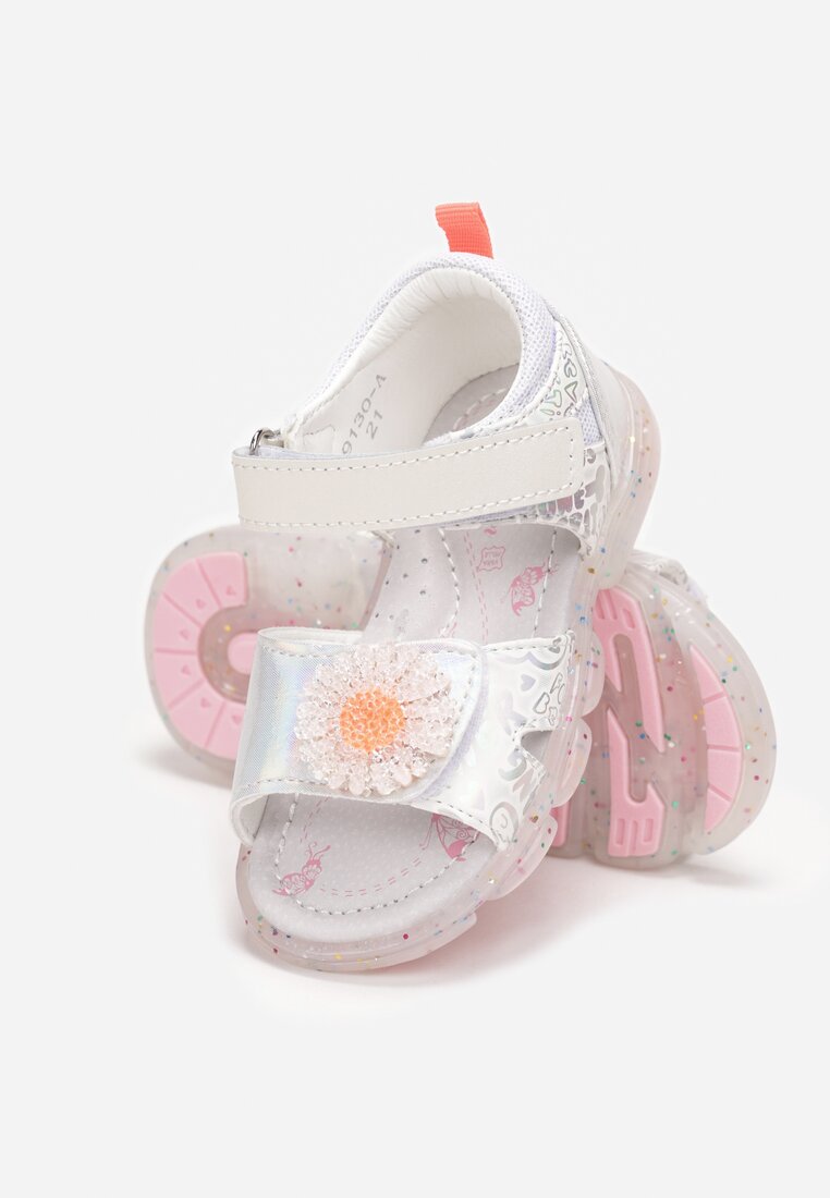 Білі Сандалі