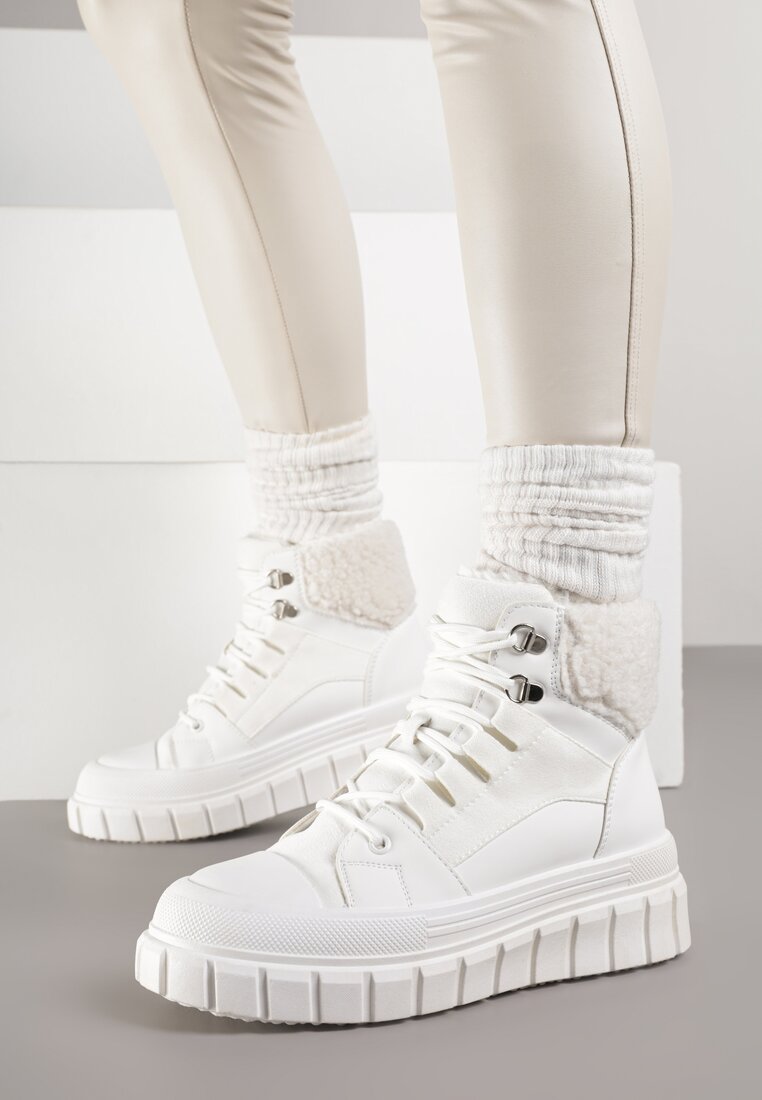 Білі Черевики