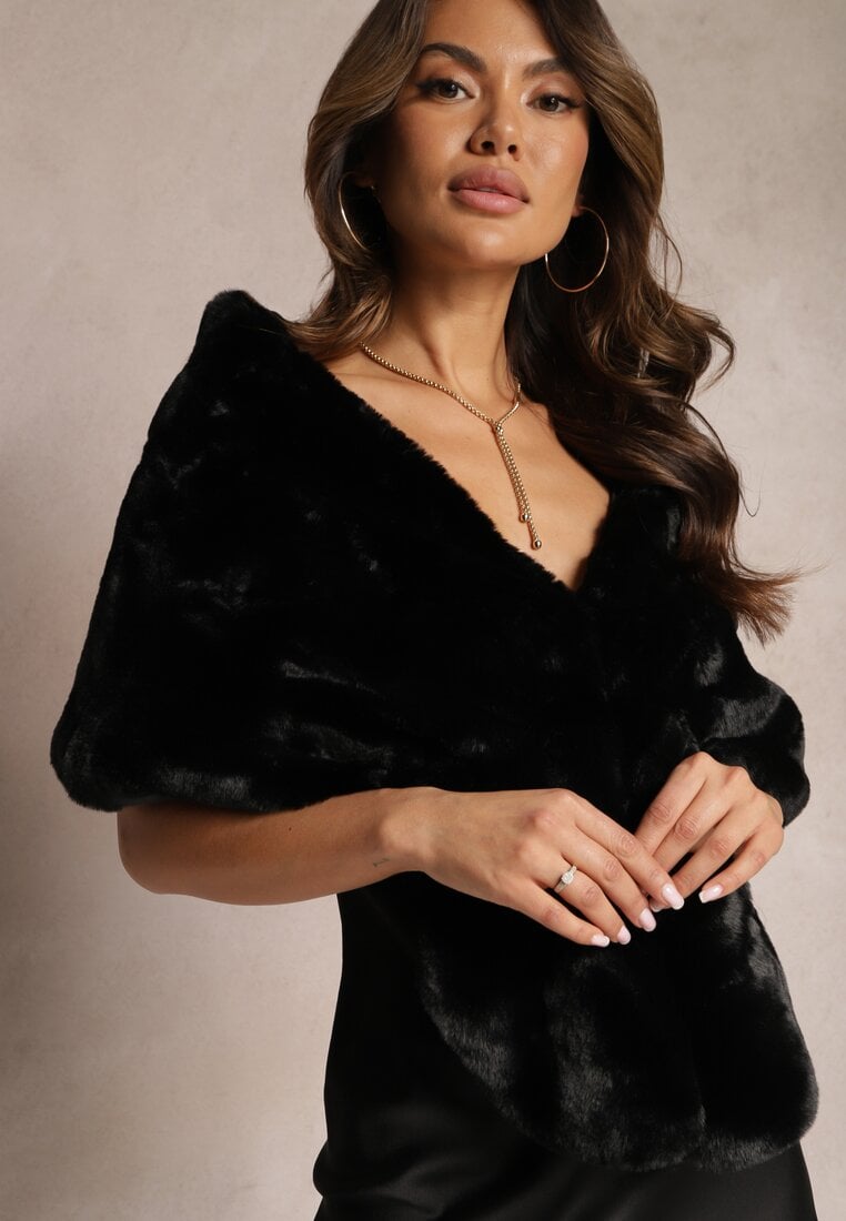 Чорне Пончо