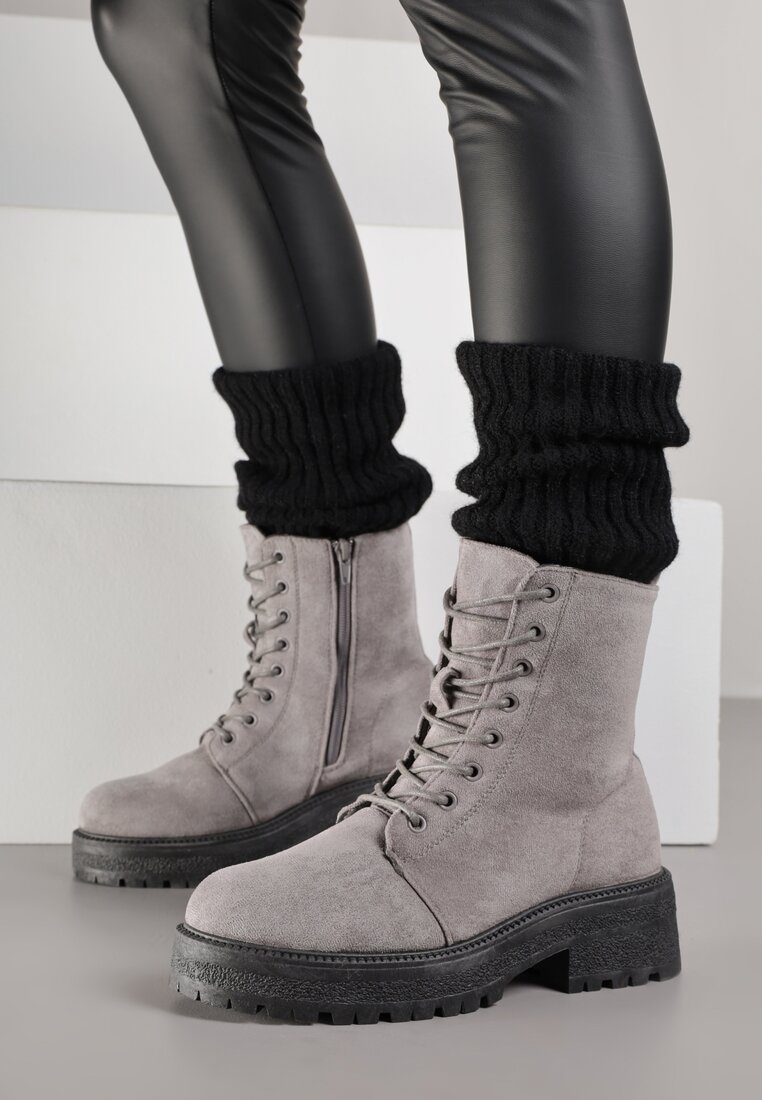 Сірі Черевики