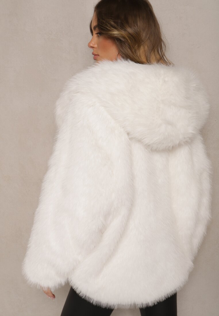 Біла Куртка