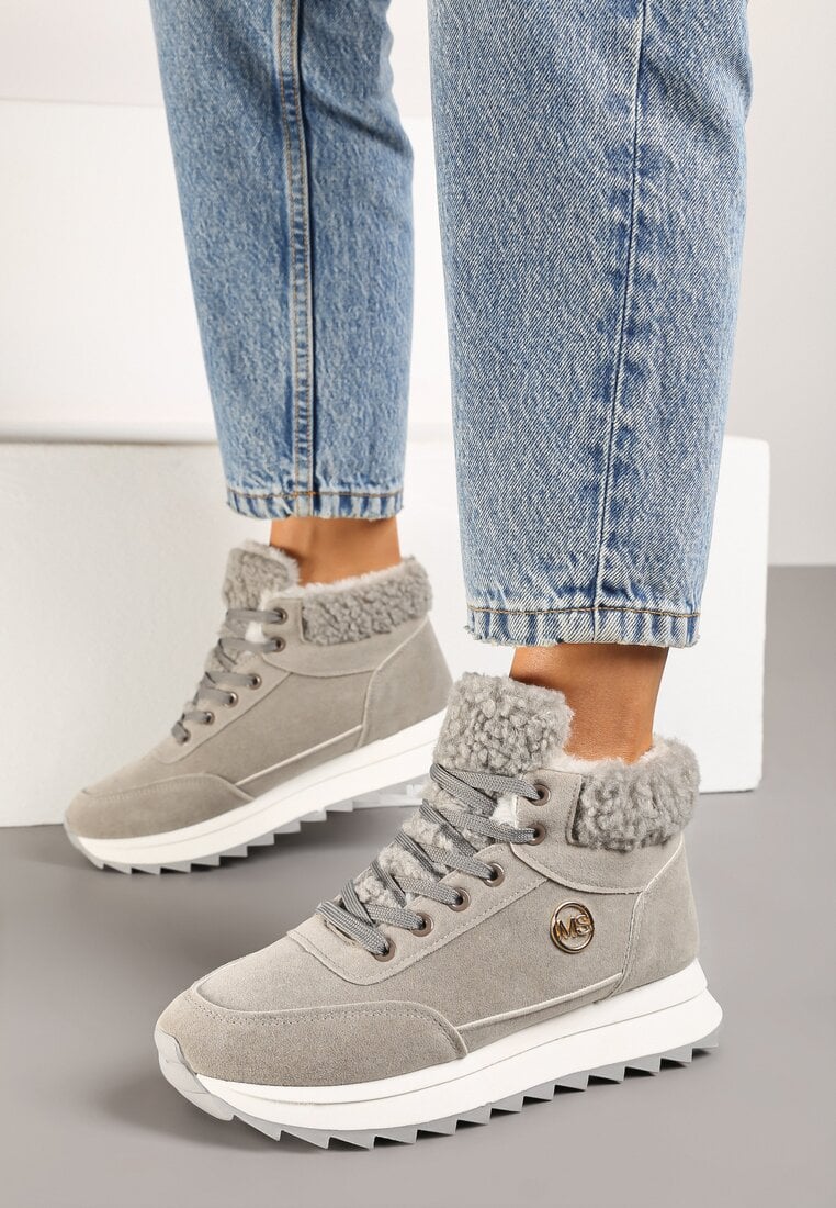 Сірі Снікерси