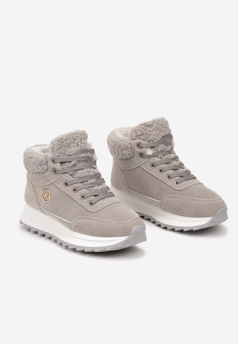 Сірі Снікерси