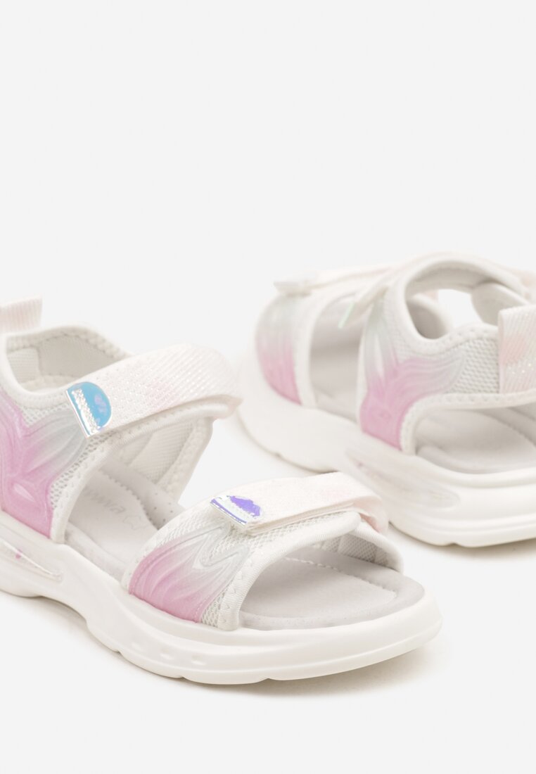 Білі Сандалі