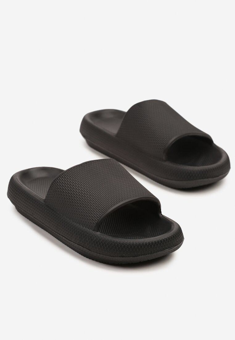 Чорні Шльопанці