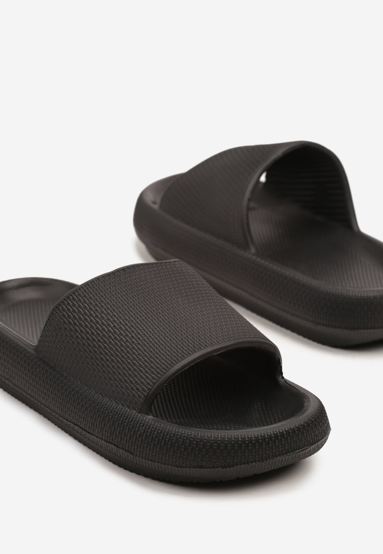 Чорні Шльопанці