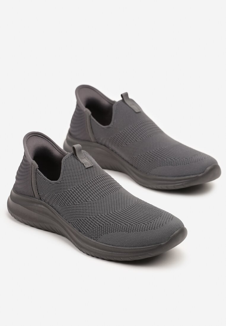 Сірі Кросівки