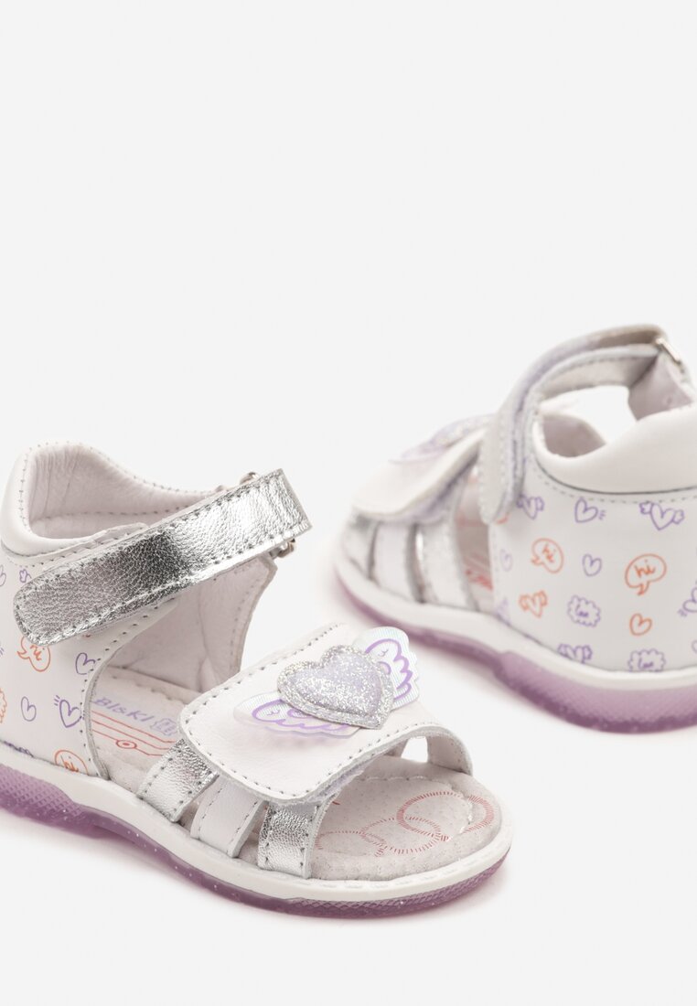 Білі Сандалі