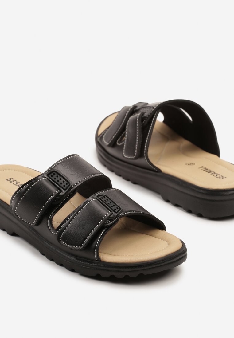 Чорні Шльопанці