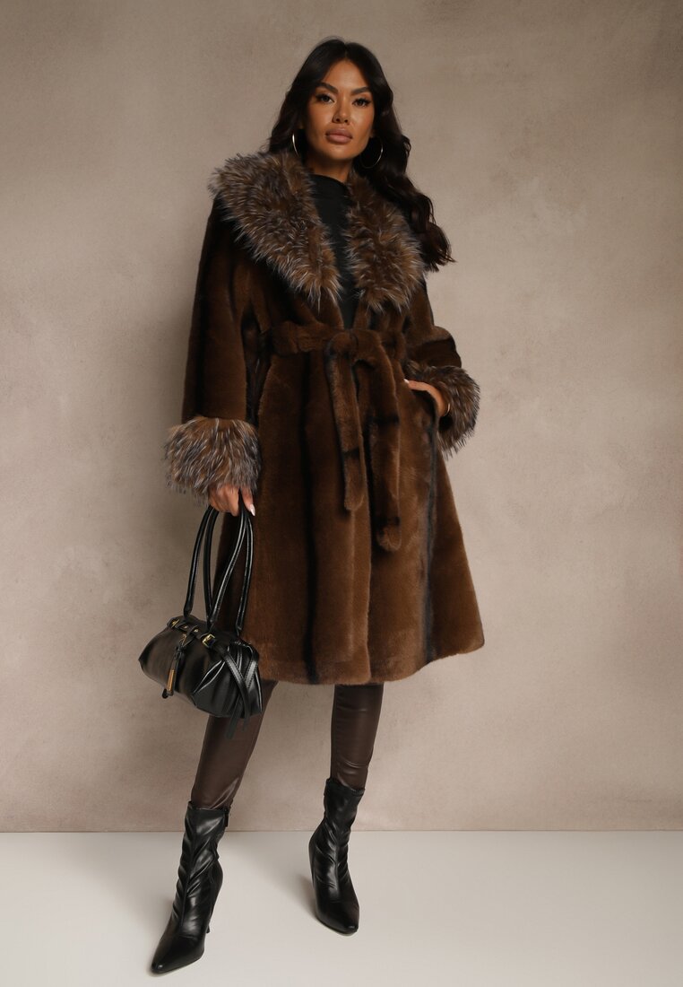 Коричневе Пальто