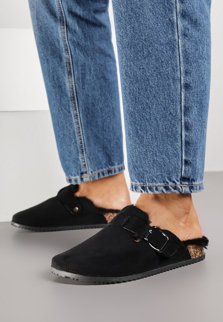 Чорні Тапки