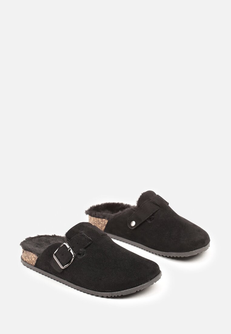 Чорні Тапки