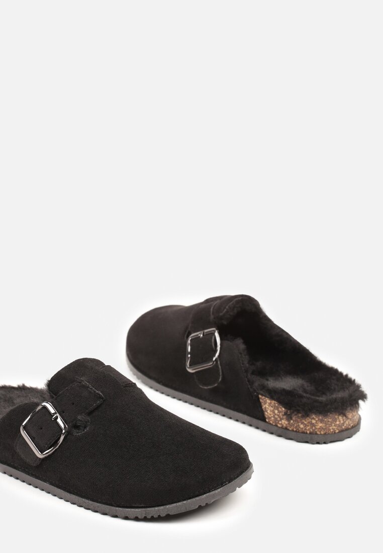 Чорні Тапки