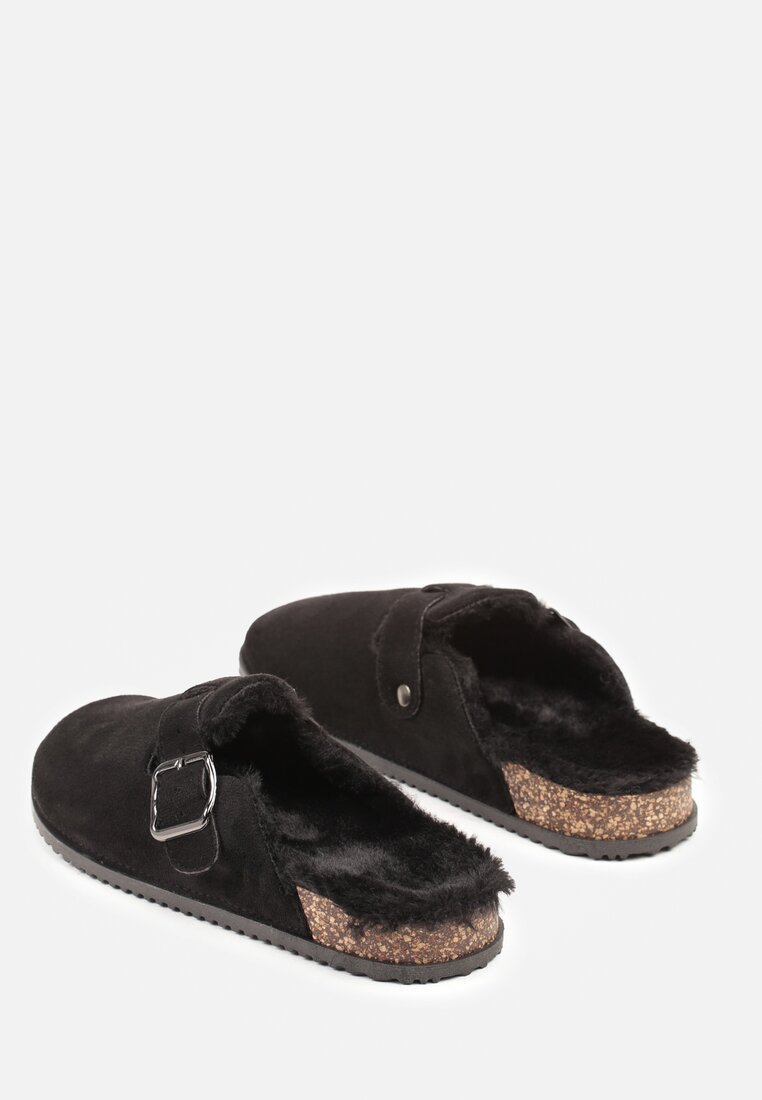 Чорні Тапки