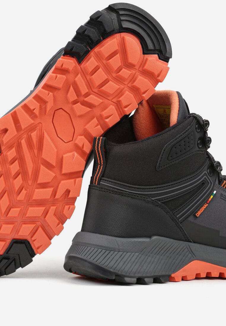 Сірі Черевики