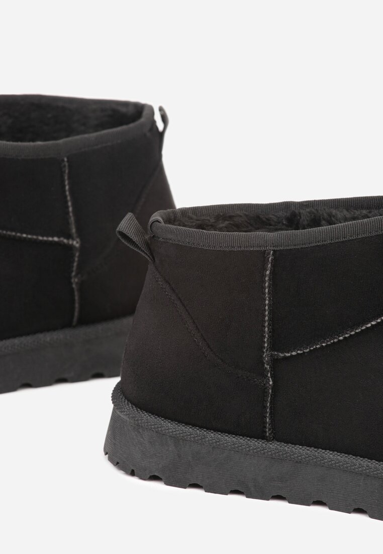 Чорні Тапки