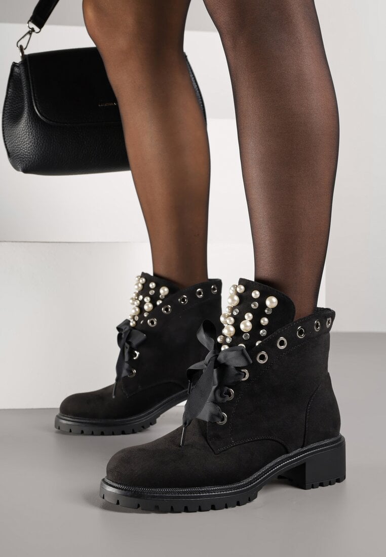 Чорні Черевики