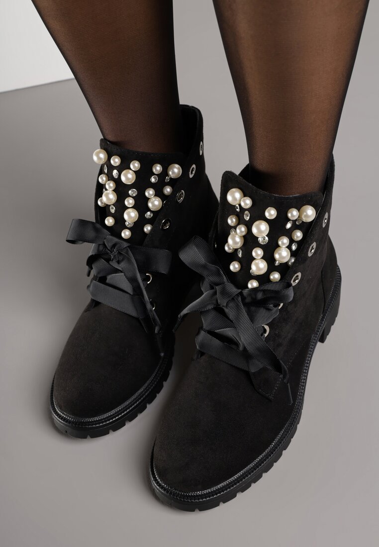 Чорні Черевики