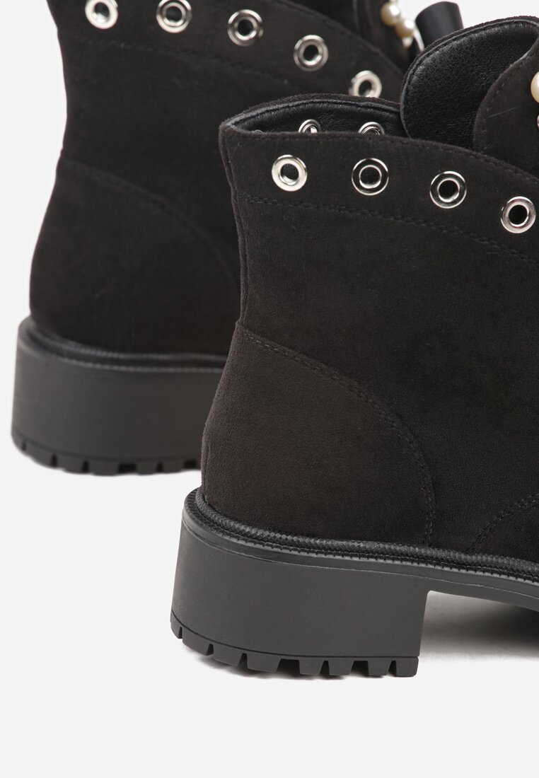 Чорні Черевики