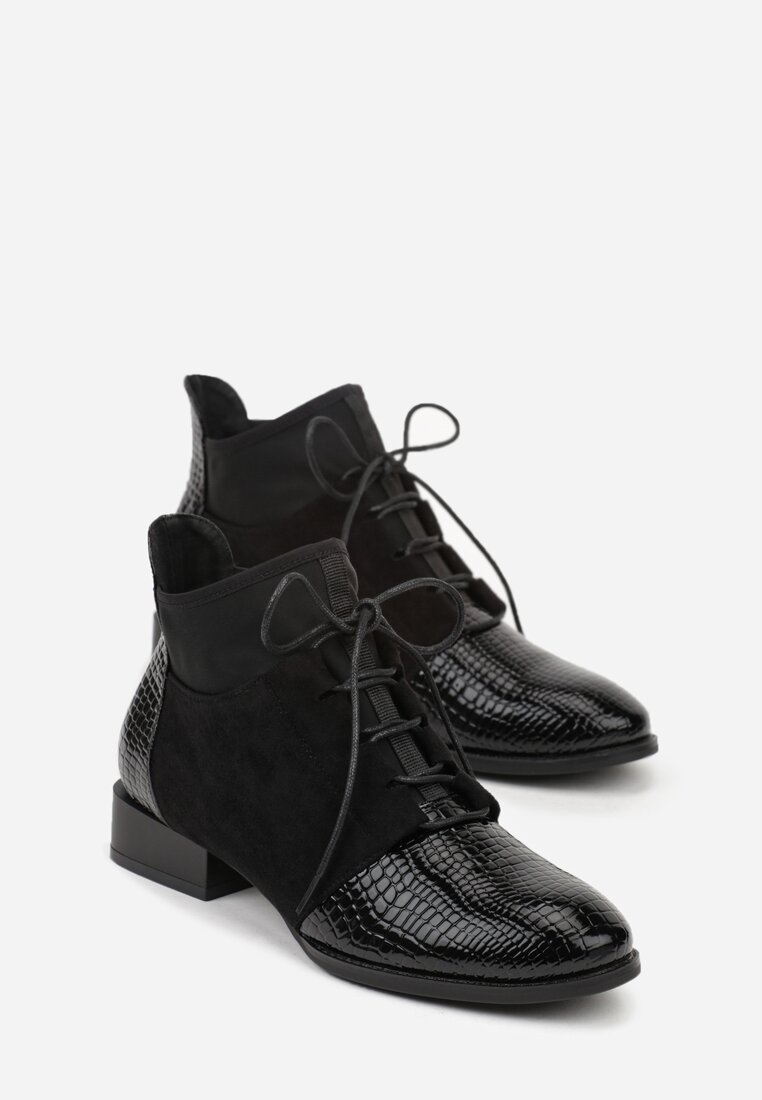 Чорні Черевики