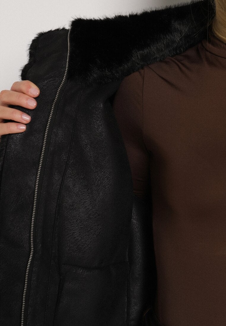 Чорна Куртка