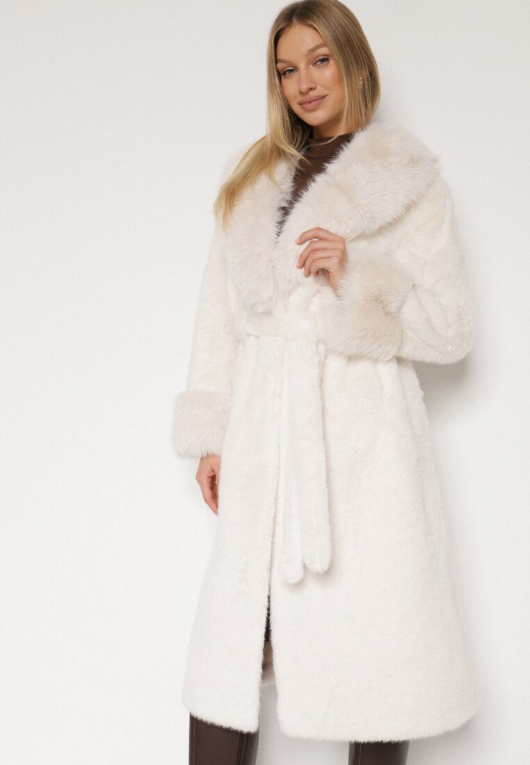 Біле Пальто