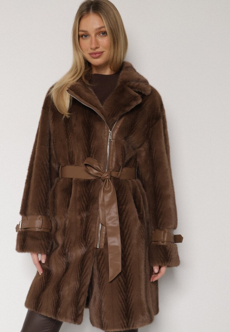 Коричневе Пальто