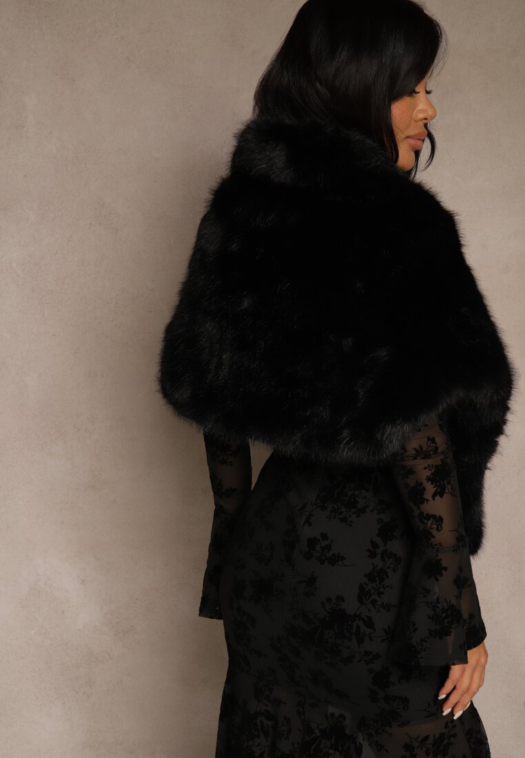 Чорне Пончо