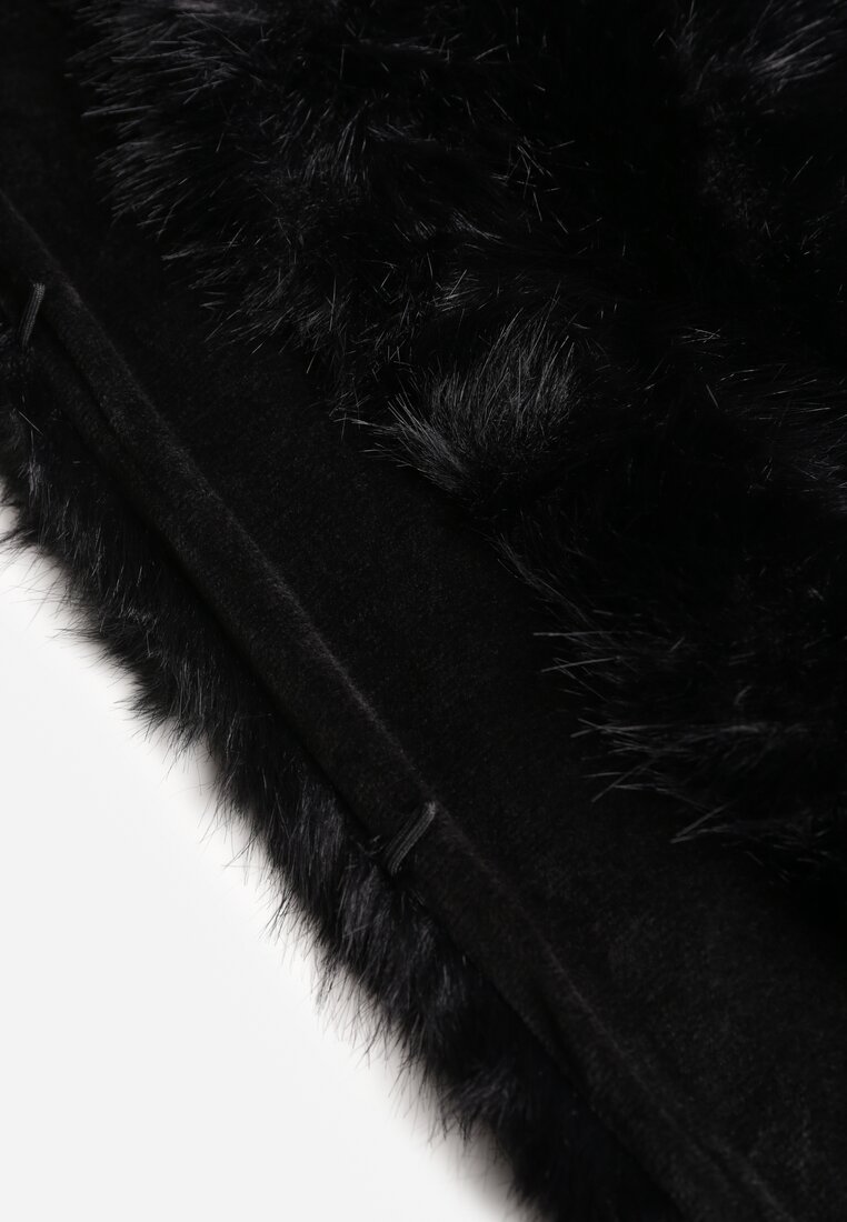 Чорне Пончо