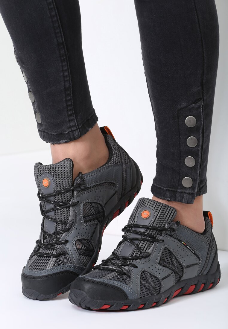 Сірі Кросівки