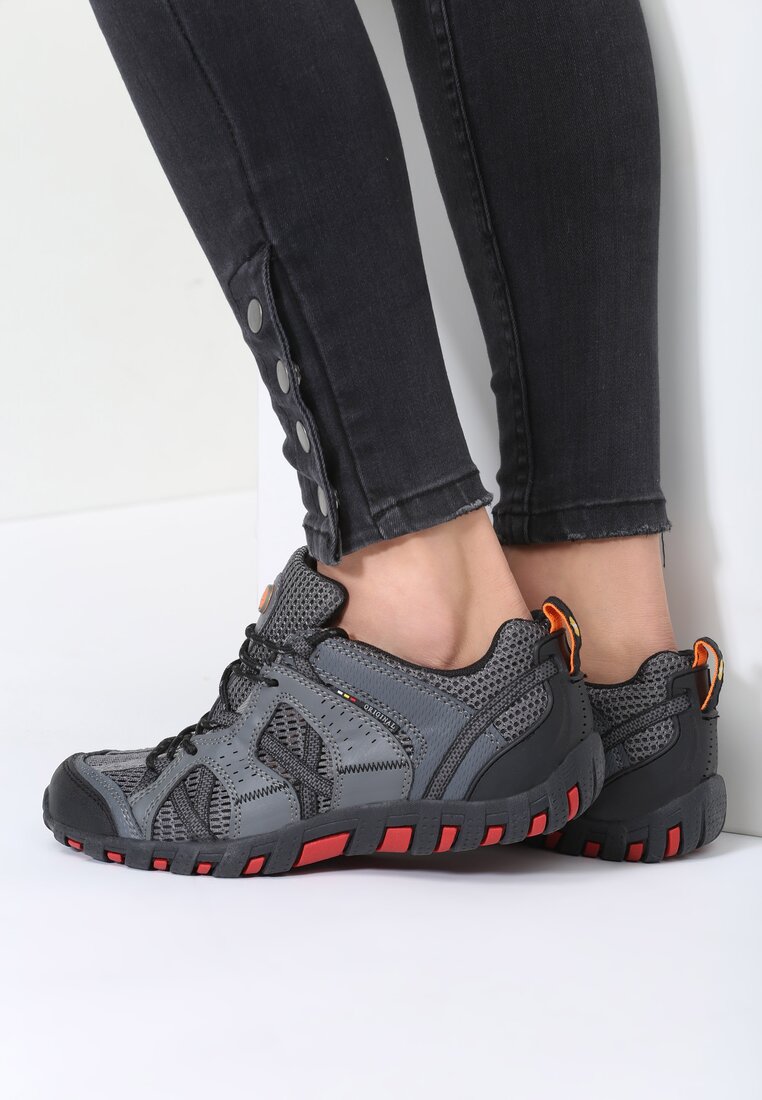 Сірі Кросівки