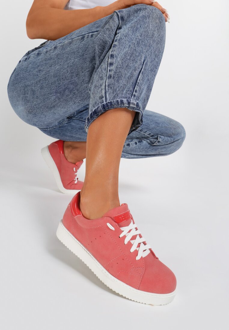 Червоні Кросівки