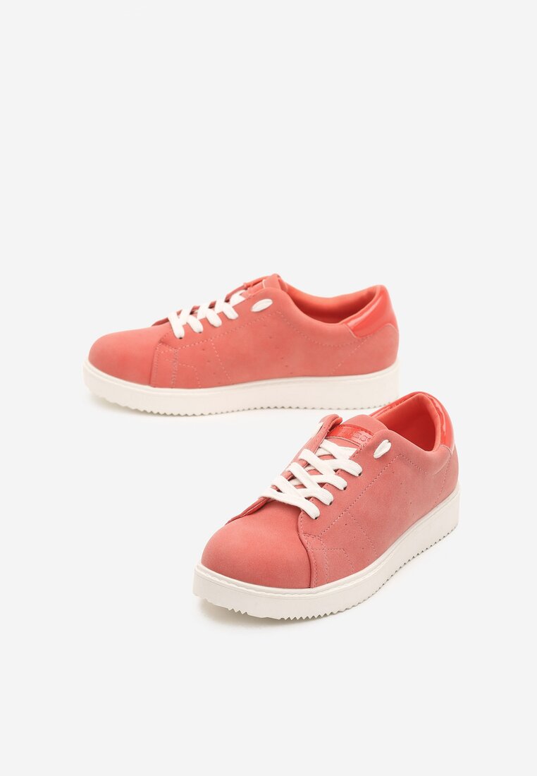 Червоні Кросівки