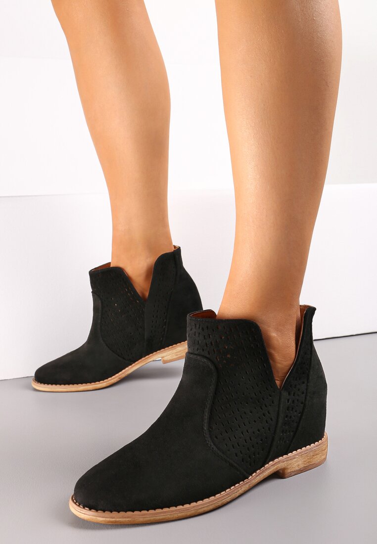 

Чорні Ботильйони, Чорний