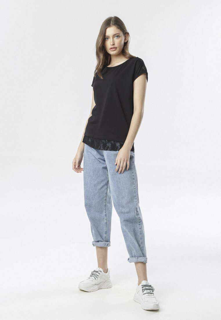 

Чорна Футболкa, Чорний