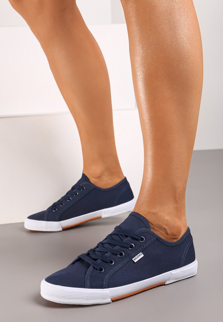 

Сині Кеди, Синій