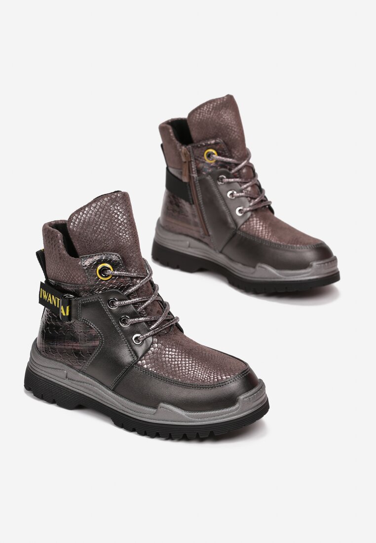 

Коричневі Черевики, Коричневий